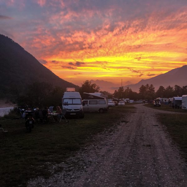 Sonnenuntergang im Camp Garbje an der Soca