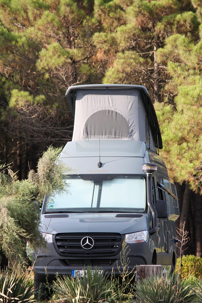 Klapp-Schlafdach auf dem Mercedes Sprinter Camper