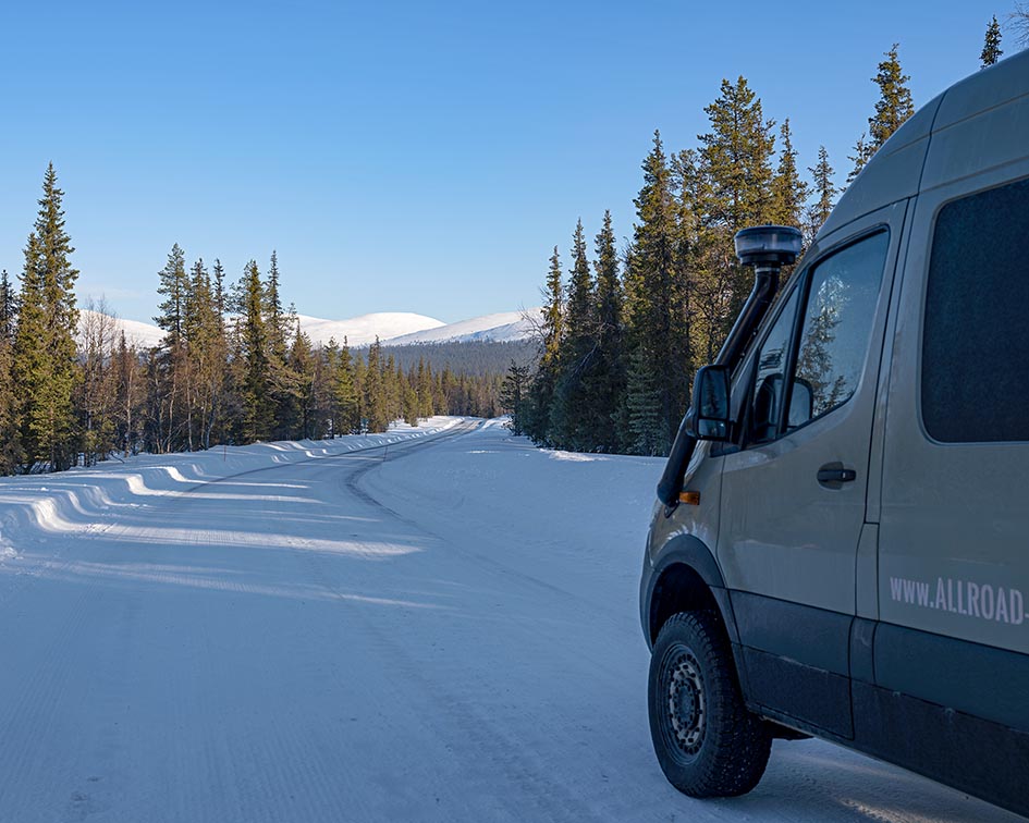 finnisch Lappland im 4x4-Camper beim Wintercamping
