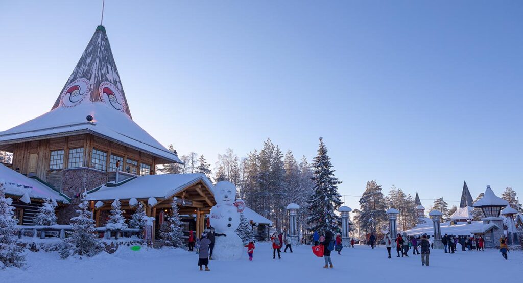 Das Weihnachtsmann - Dorf Rovaniemi am Polarkreis in Finnland
