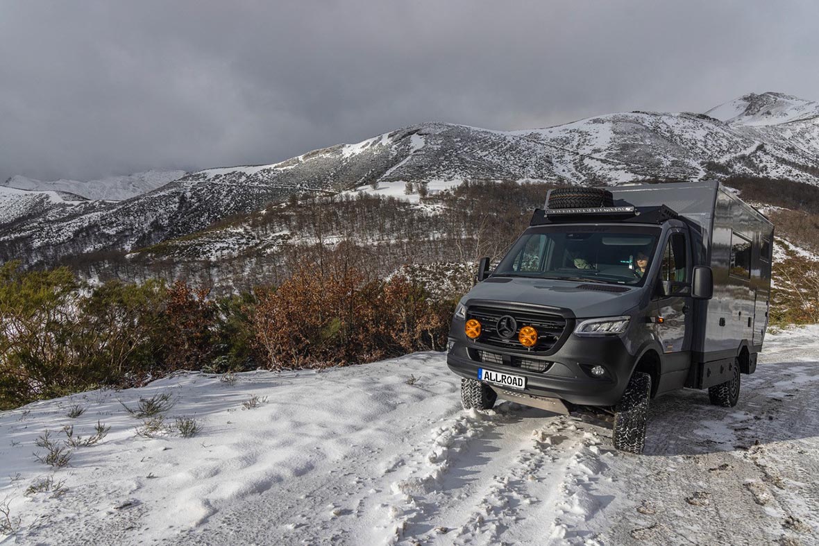 Im Winter ist der Rhön Camp Rebel 4x4 das perfekte Fahrzeug.