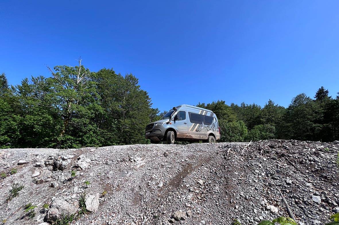 Der Steinbruch im Velebit Nationalpark via 4x4-Camper durchquert